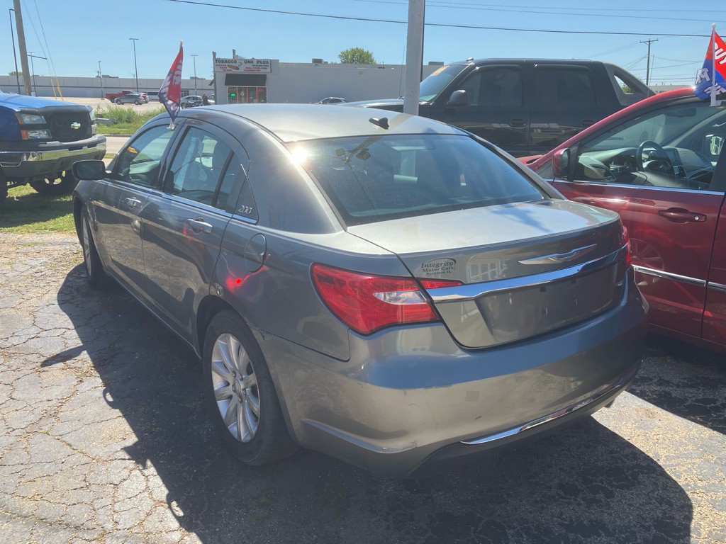 2012 Chrysler 200 Image 3