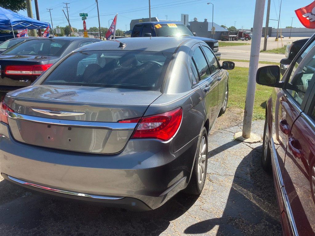 2012 Chrysler 200 Image 4
