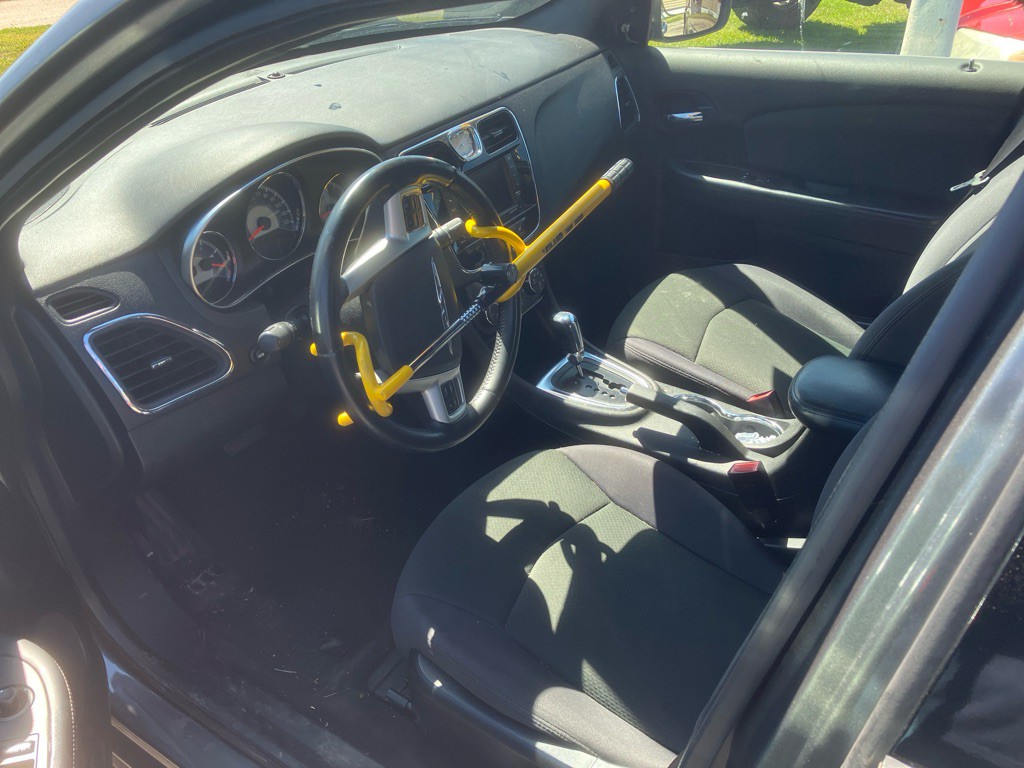 2012 Chrysler 200 Image 5