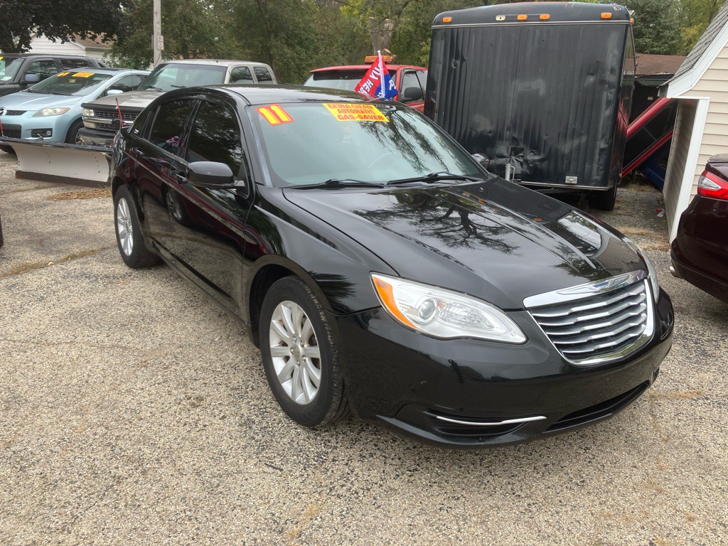2011 Chrysler 200 Image 2