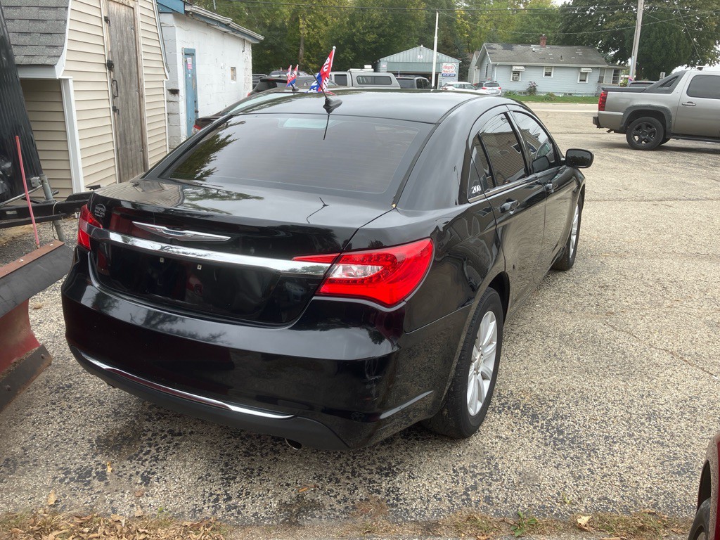 2011 Chrysler 200 Image 3