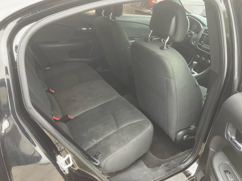 2011 Chrysler 200 Image 7