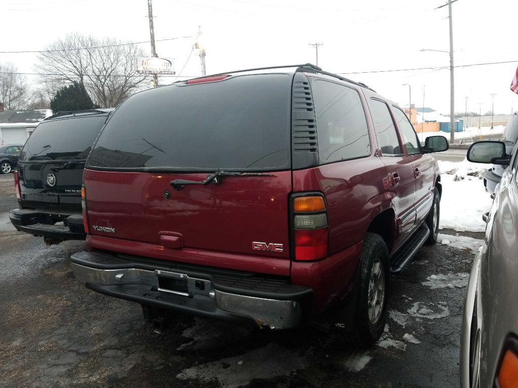 2004 GMC Yukon Image 2