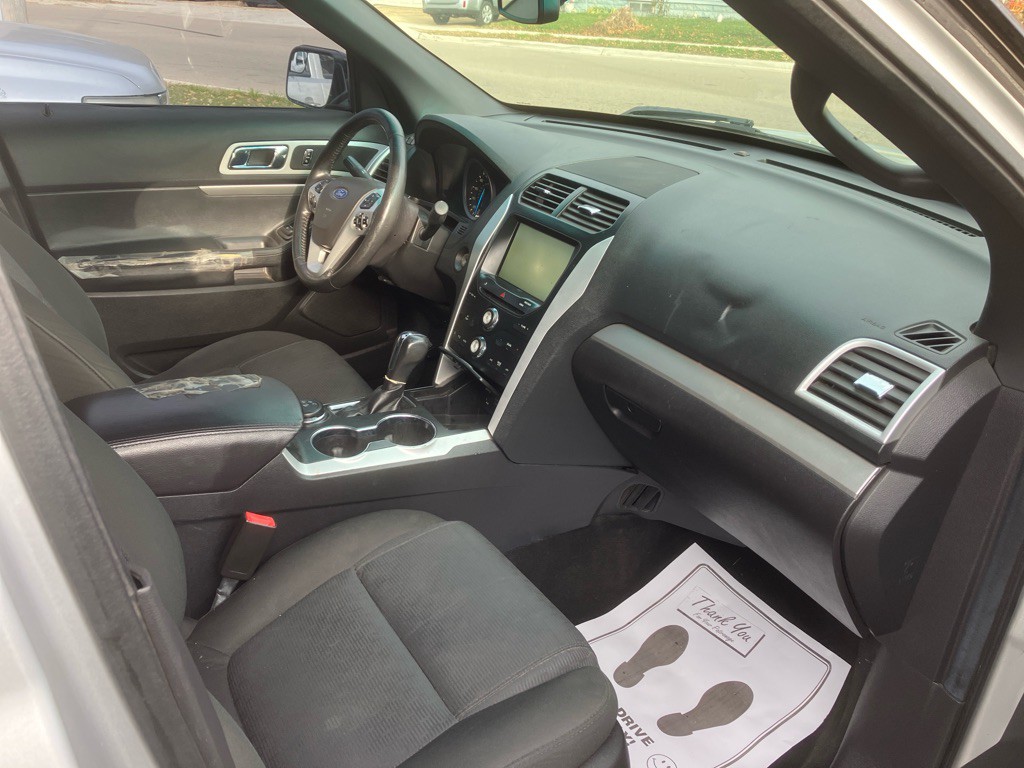 2015 Ford Explorer Image 9