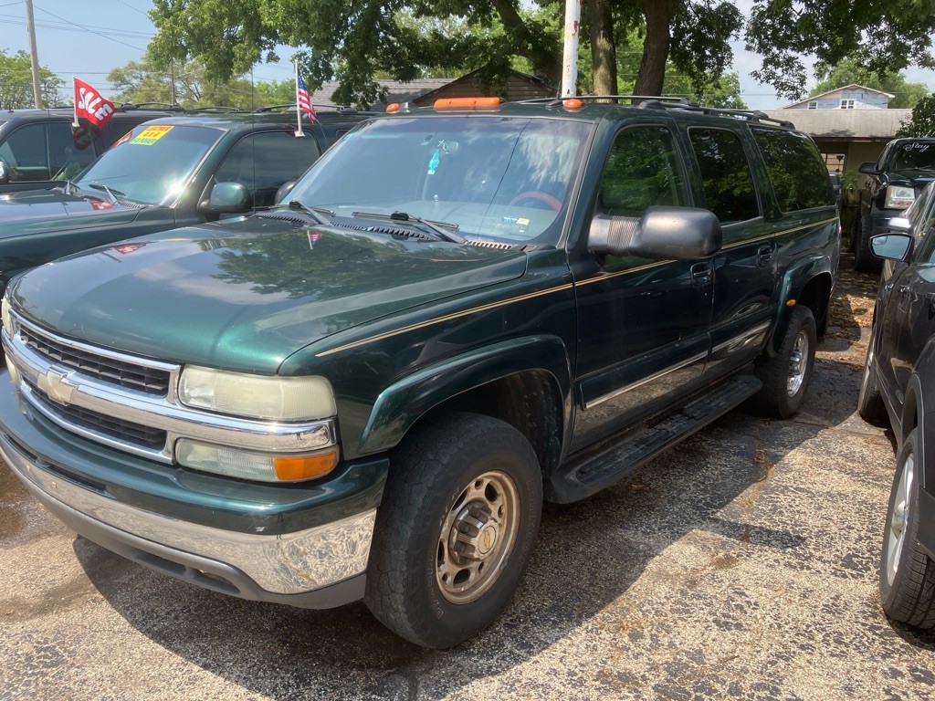 2004 Chevrolet Suburban Image 1