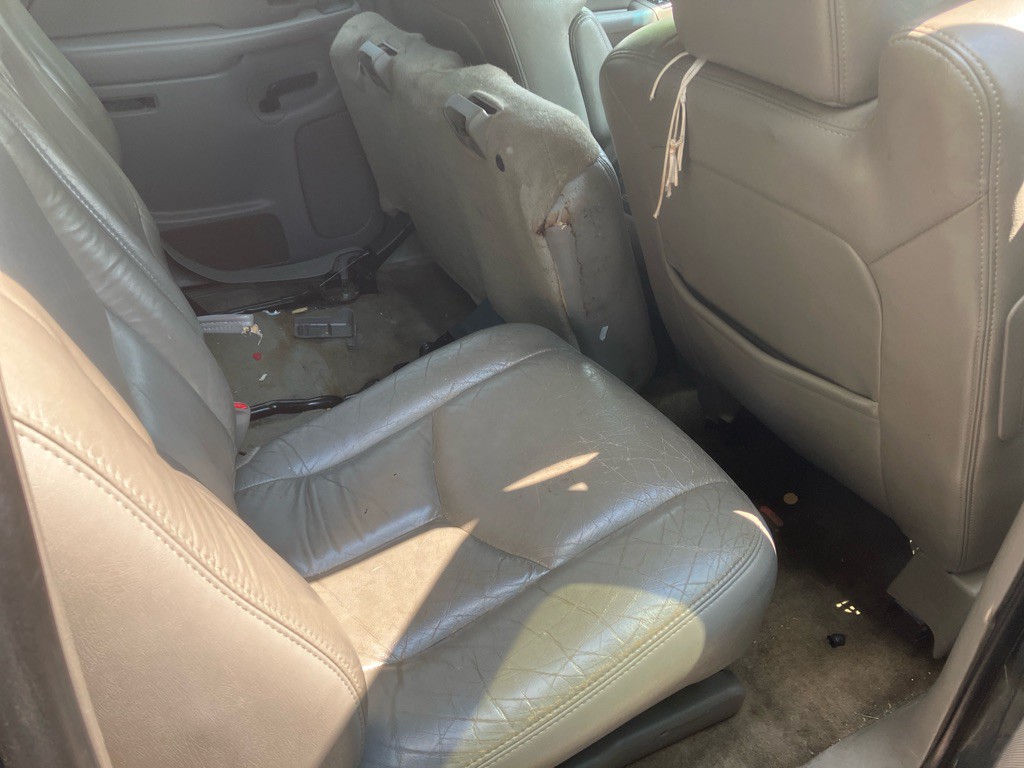 2004 Chevrolet Suburban Image 6