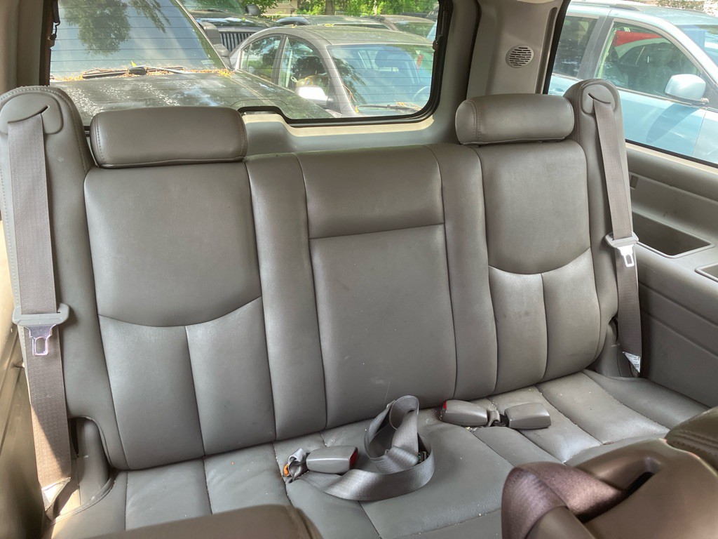 2004 Chevrolet Suburban Image 7