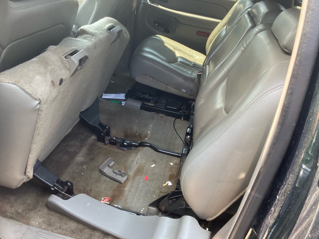 2004 Chevrolet Suburban Image 8