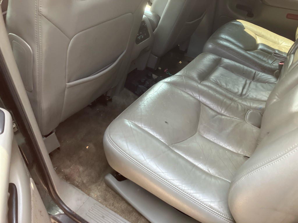 2004 Chevrolet Suburban Image 8
