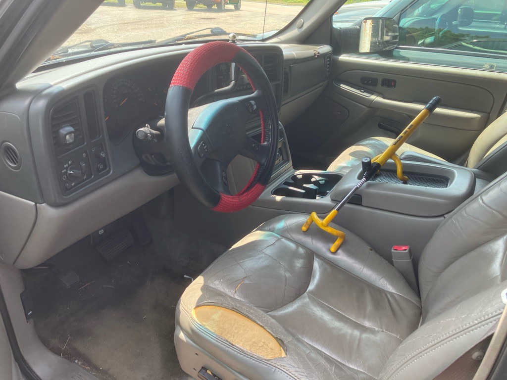 2004 Chevrolet Suburban Image 9