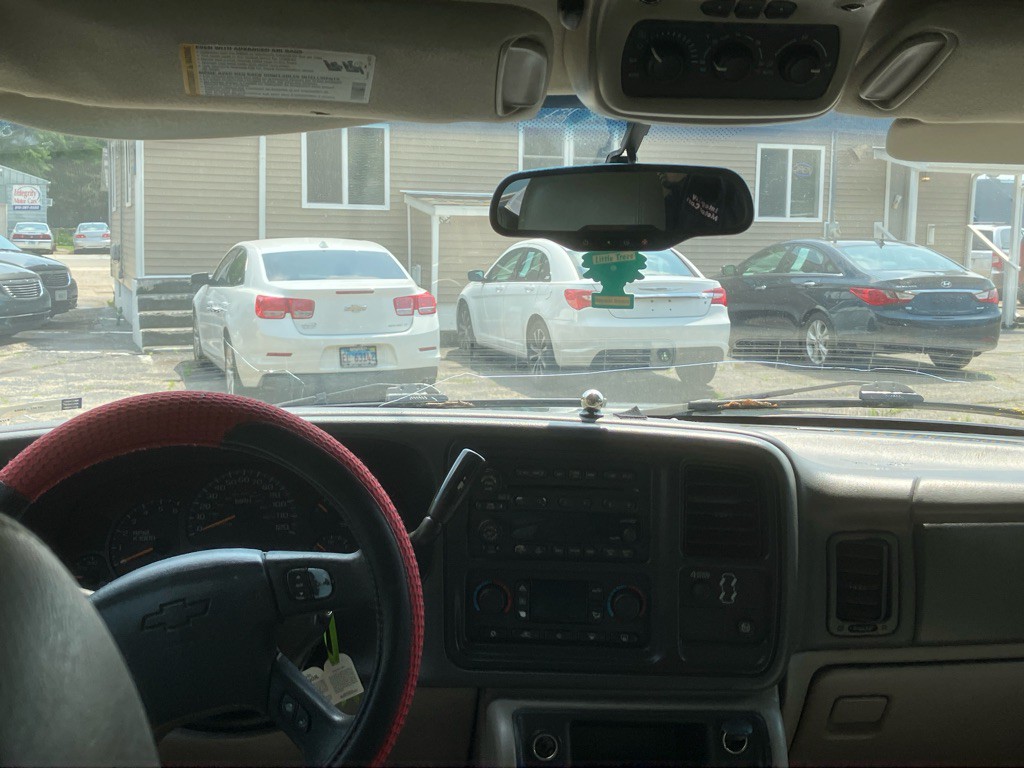 2004 Chevrolet Suburban Image 10