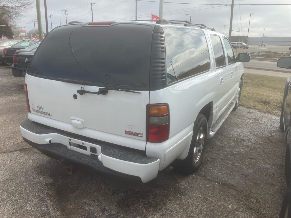 2003 GMC Yukon Image 3