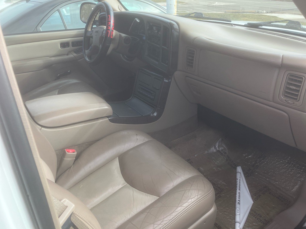 2003 GMC Yukon Image 10