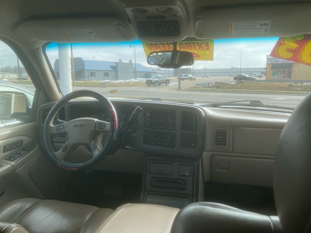 2003 GMC Yukon Image 11