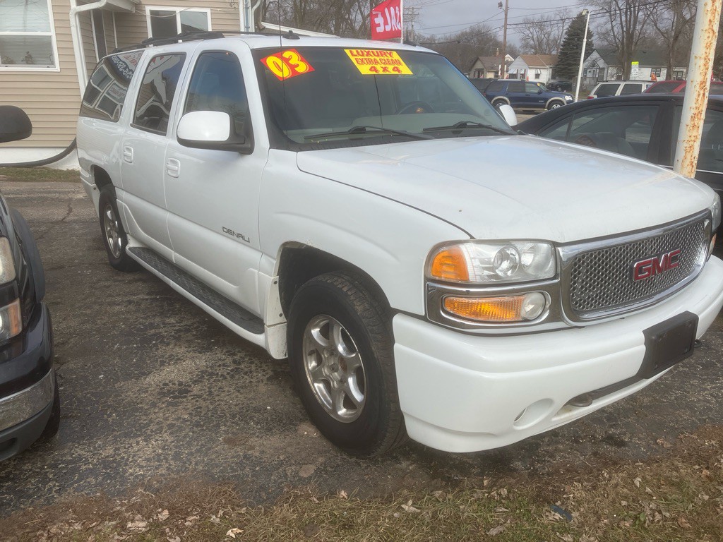 2003 GMC Yukon Image 1