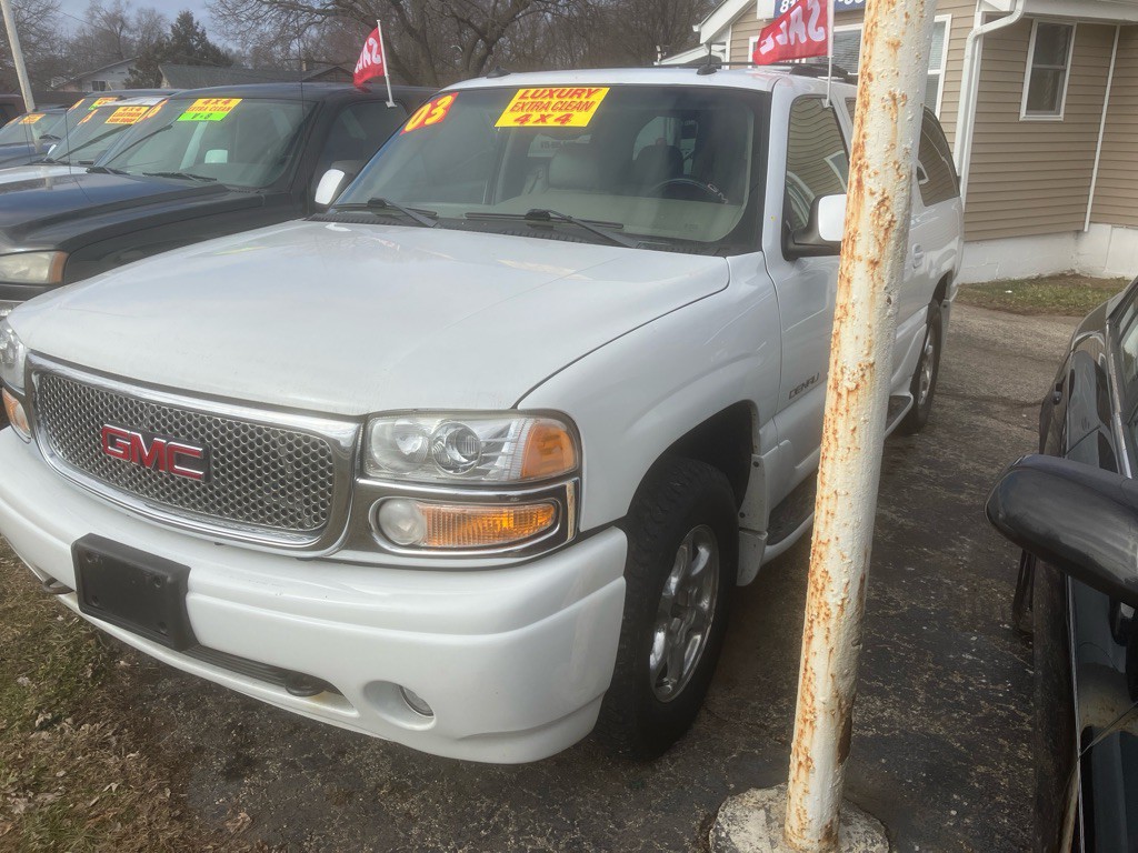 2003 GMC Yukon Image 2