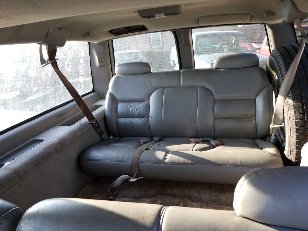 1999 Chevrolet Suburban Image 5
