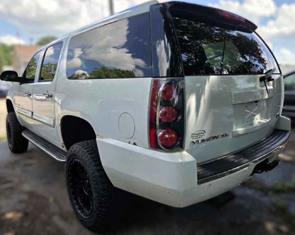 2008 GMC Yukon Image 3