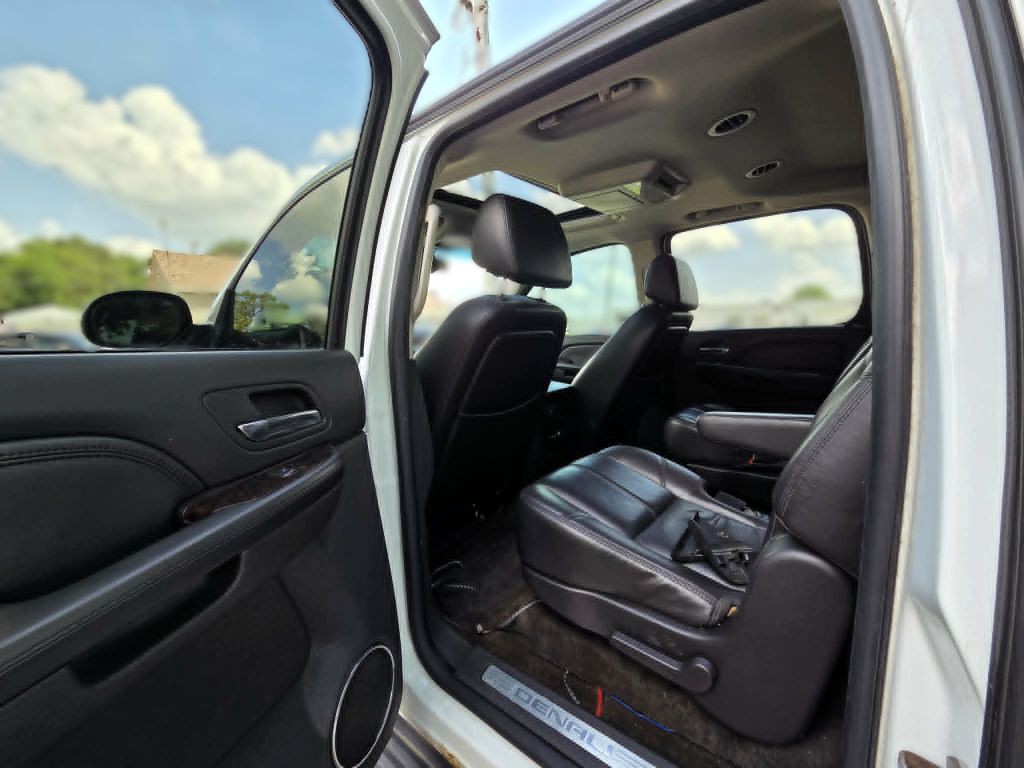 2008 GMC Yukon Image 6