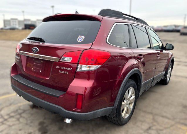 2011 Subaru Outback Image 4