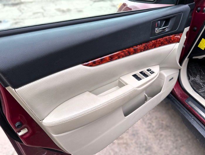 2011 Subaru Outback Image 8