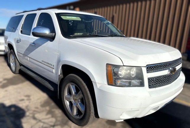 2009 Chevrolet Suburban Image 2