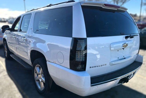 2009 Chevrolet Suburban Image 3