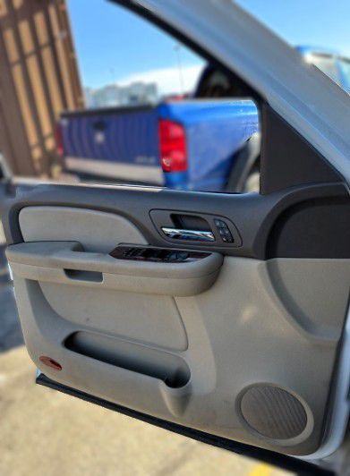 2009 Chevrolet Suburban Image 9