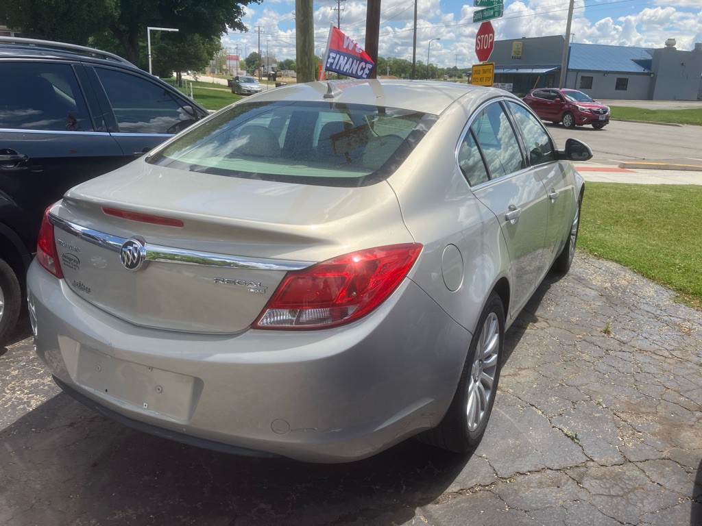 2011 Buick Regal Image 3