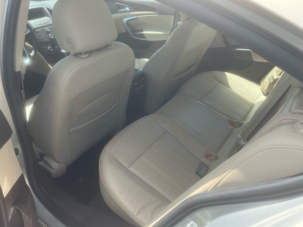 2011 Buick Regal Image 6