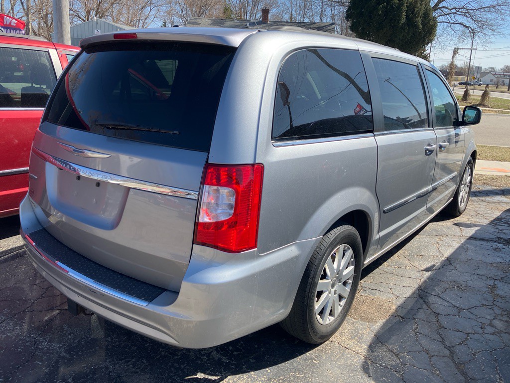 2015 Chrysler Town & Country Image 3