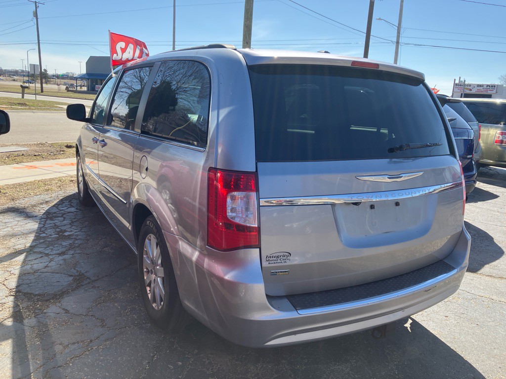 2015 Chrysler Town & Country Image 4