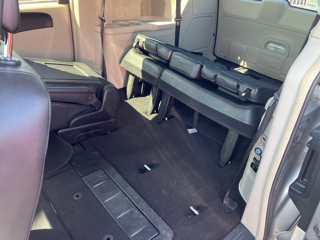 2015 Chrysler Town & Country Image 6