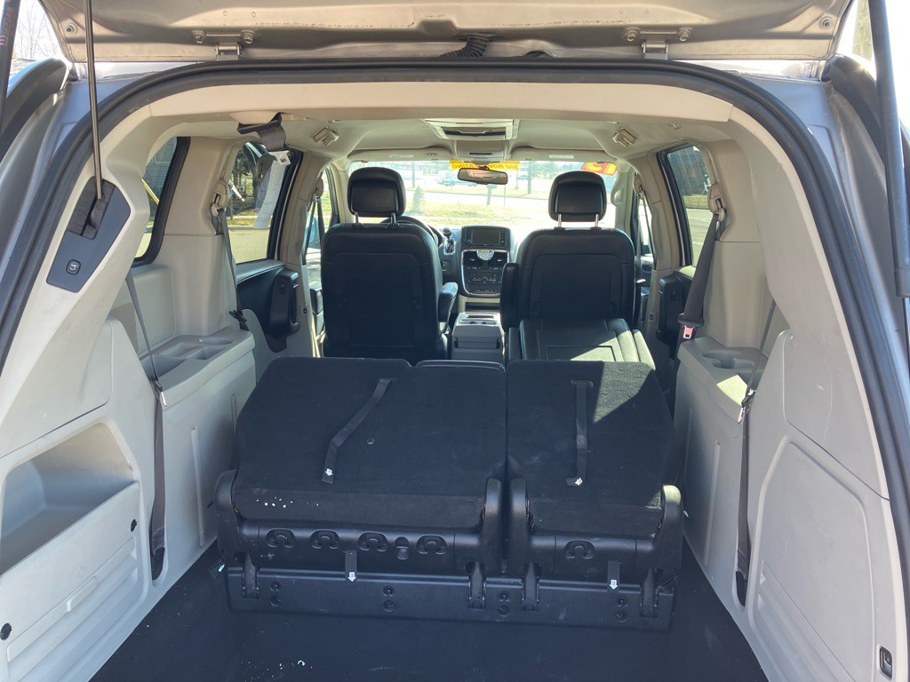 2015 Chrysler Town & Country Image 7