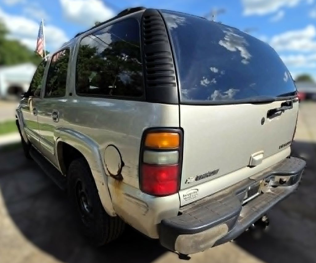 2004 Chevrolet Tahoe Image 3