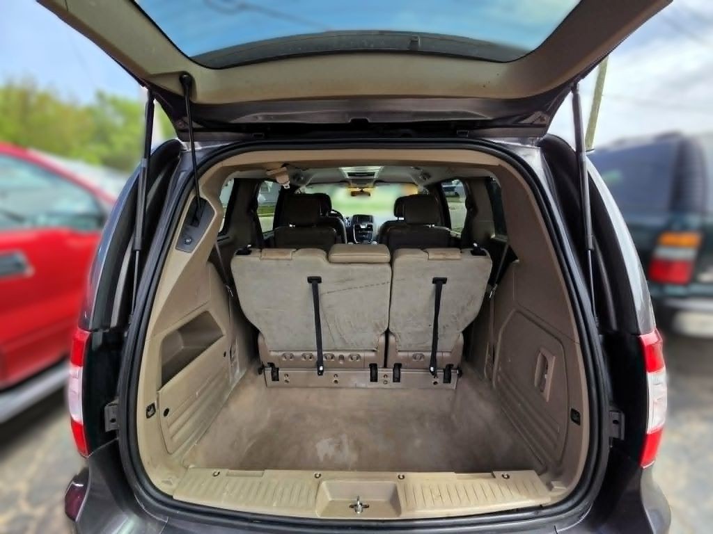 2015 Chrysler Town & Country Image 12