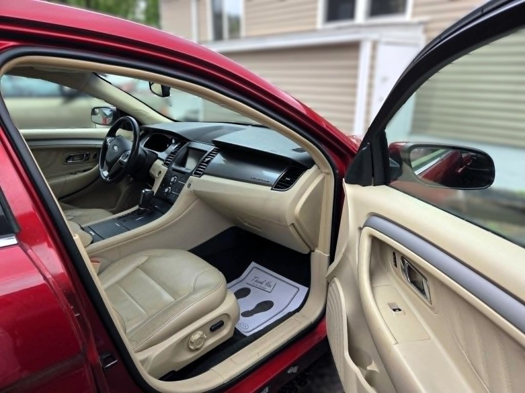 2014 Ford Taurus Image 10