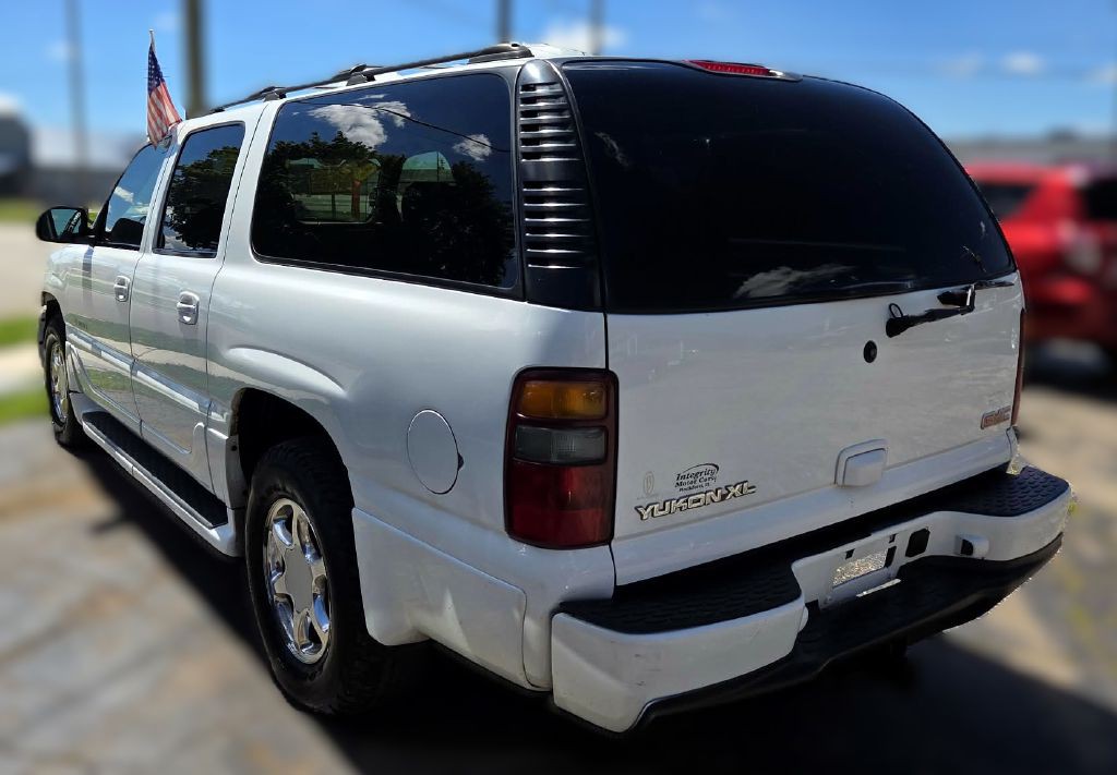 2003 GMC Yukon Image 4