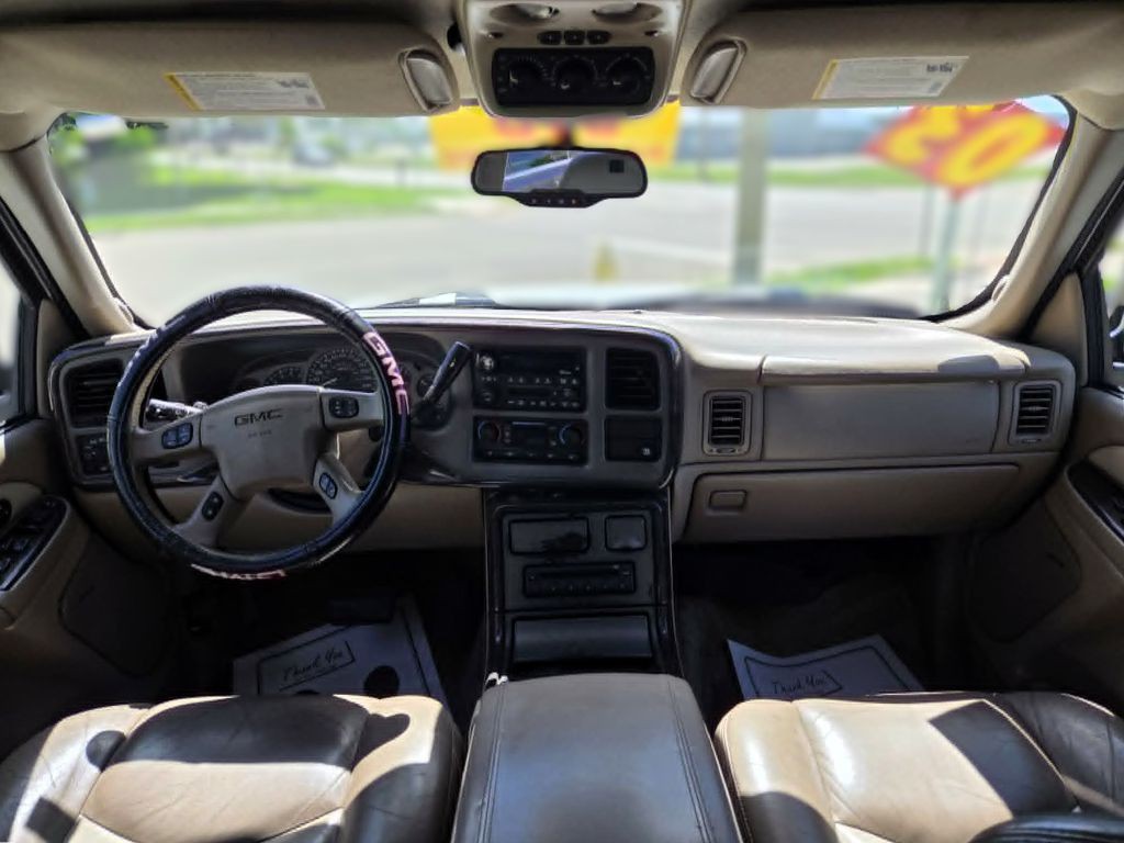 2003 GMC Yukon Image 10