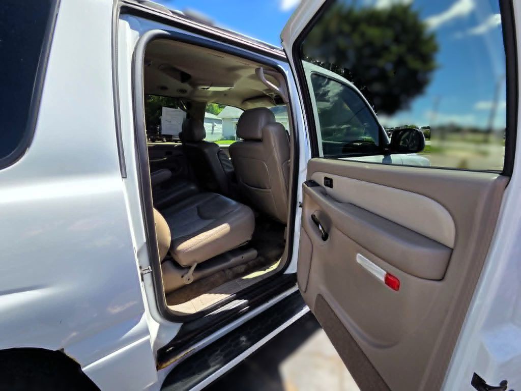 2003 GMC Yukon Image 12