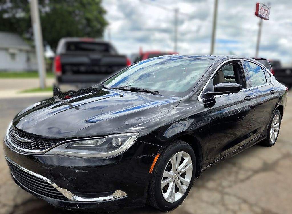 2015 Chrysler 200 Image 2