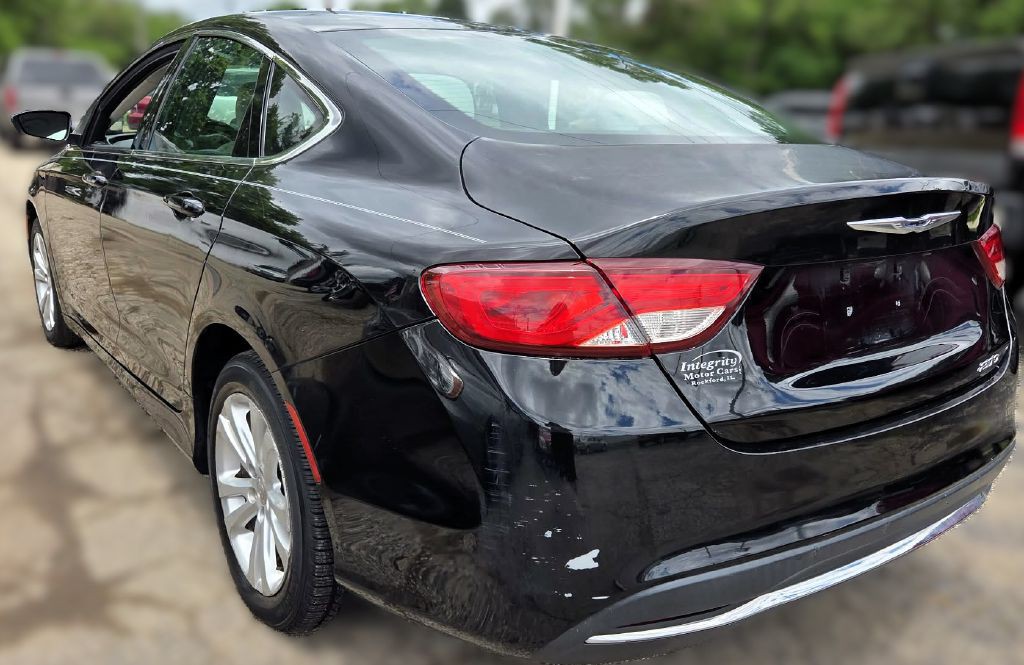 2015 Chrysler 200 Image 3