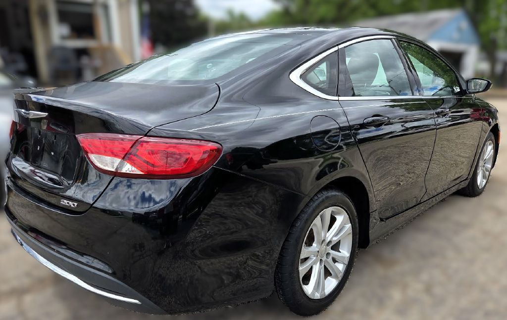 2015 Chrysler 200 Image 4