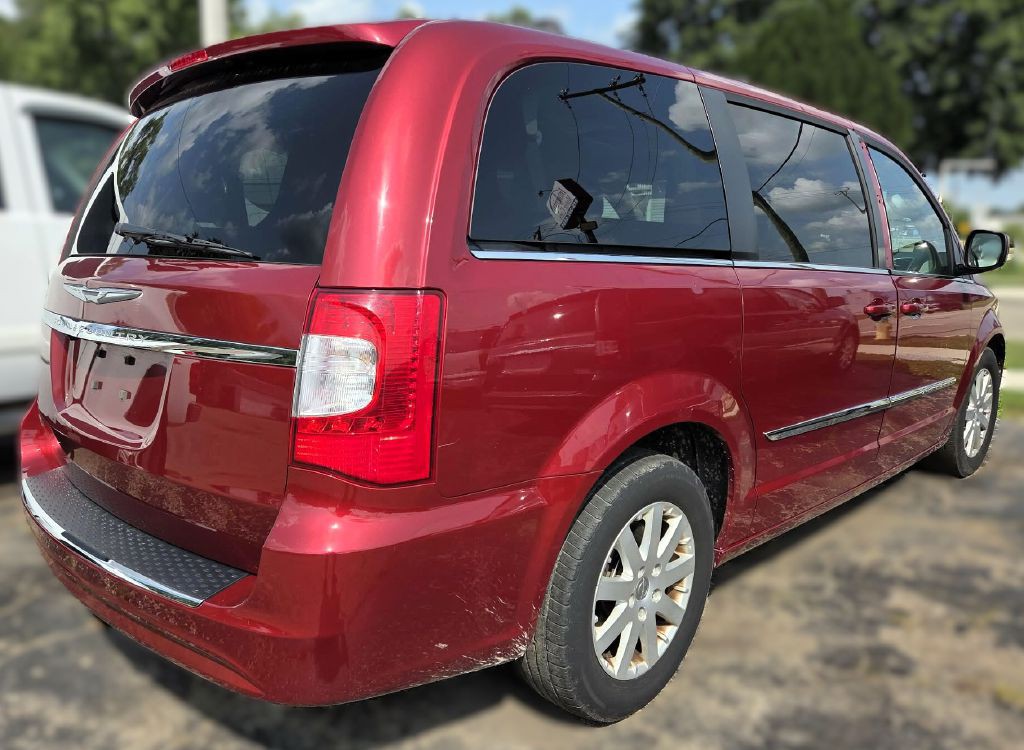 2014 Chrysler Town & Country Image 4