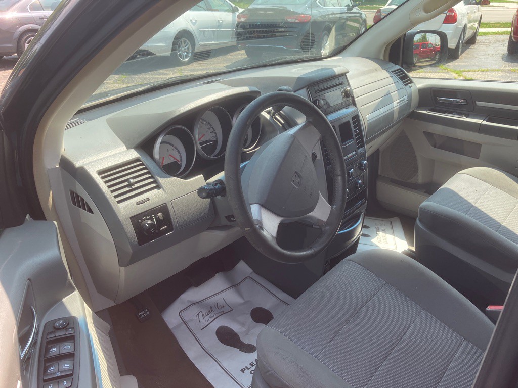 2009 Dodge Grand Caravan Image 2