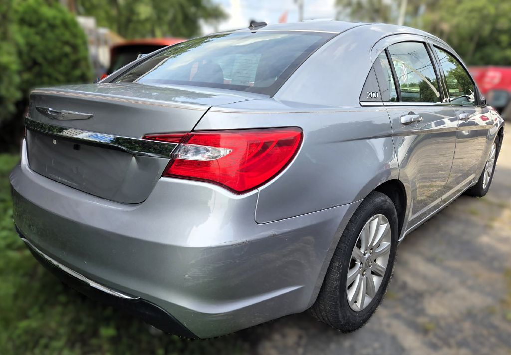 2014 Chrysler 200 Image 3