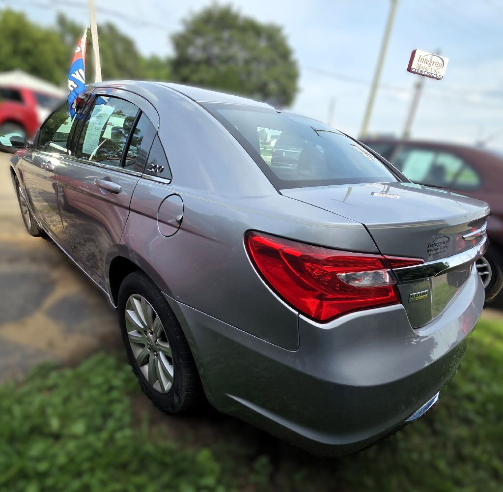 2014 Chrysler 200 Image 4