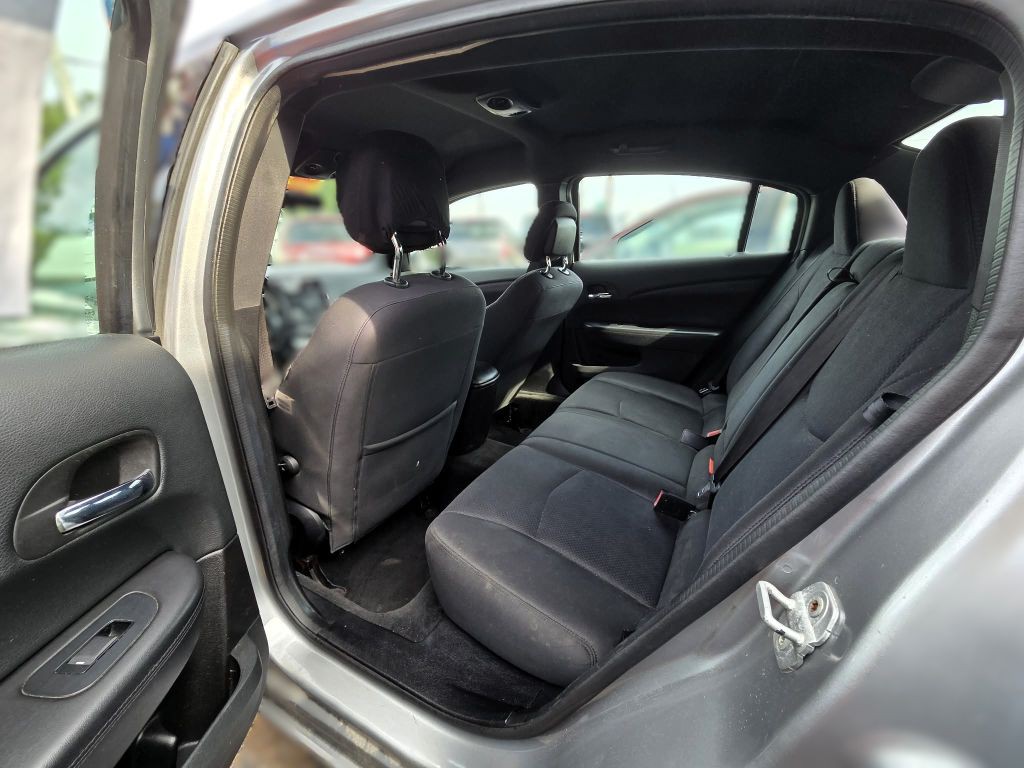 2014 Chrysler 200 Image 6