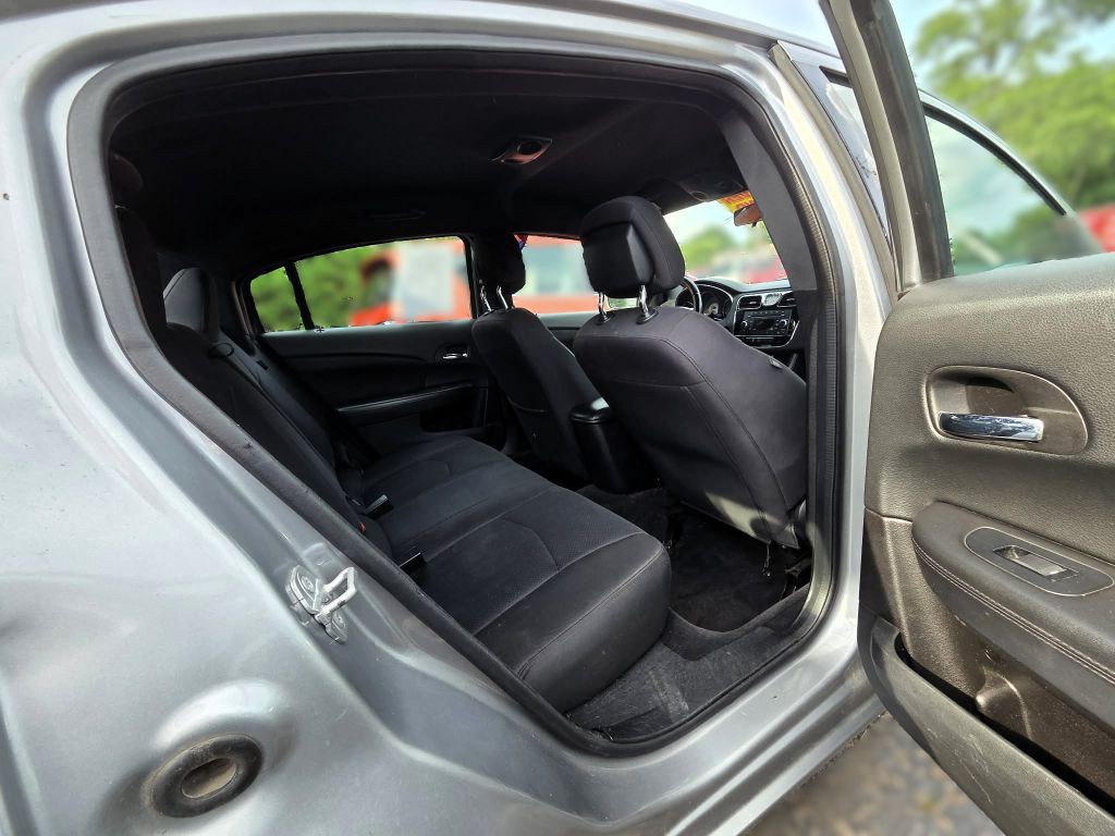 2014 Chrysler 200 Image 7