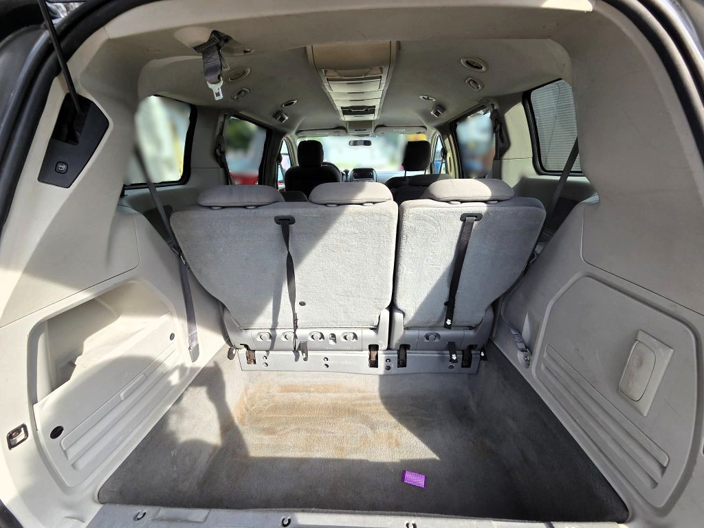 2009 Chrysler Town & Country Image 10